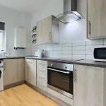 Spacious 4 Double Bedrooms & 4 En-Suite Bathroom