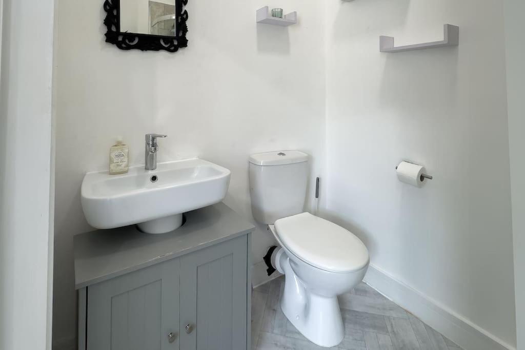 Holiday home Spacious 4 Double Bedrooms & 4 En-suite Bathroom
