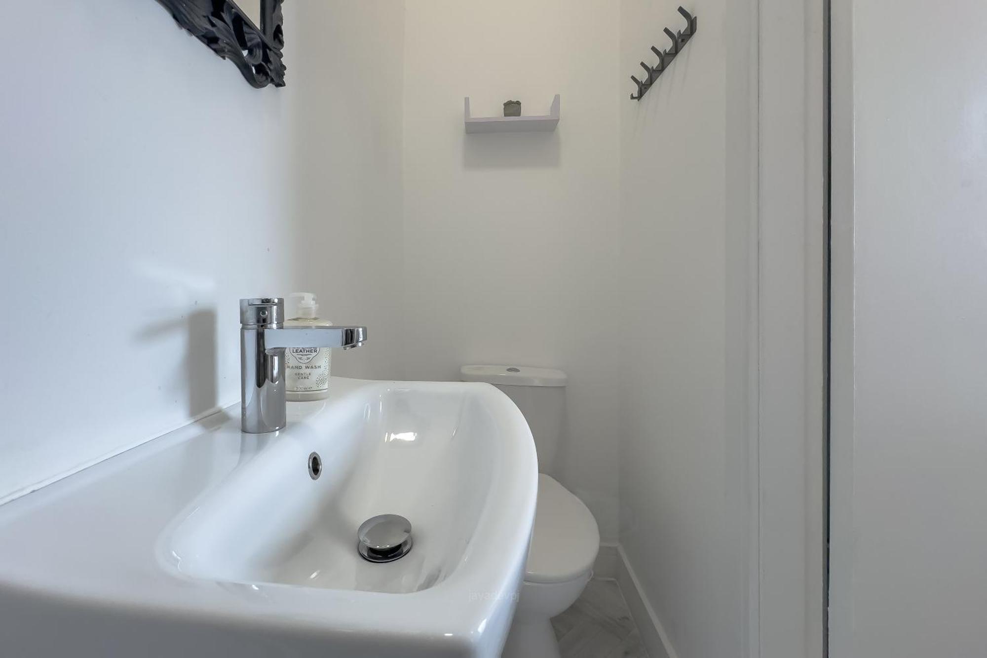 Holiday home Spacious 4 Double Bedrooms & 4 En-suite Bathroom *