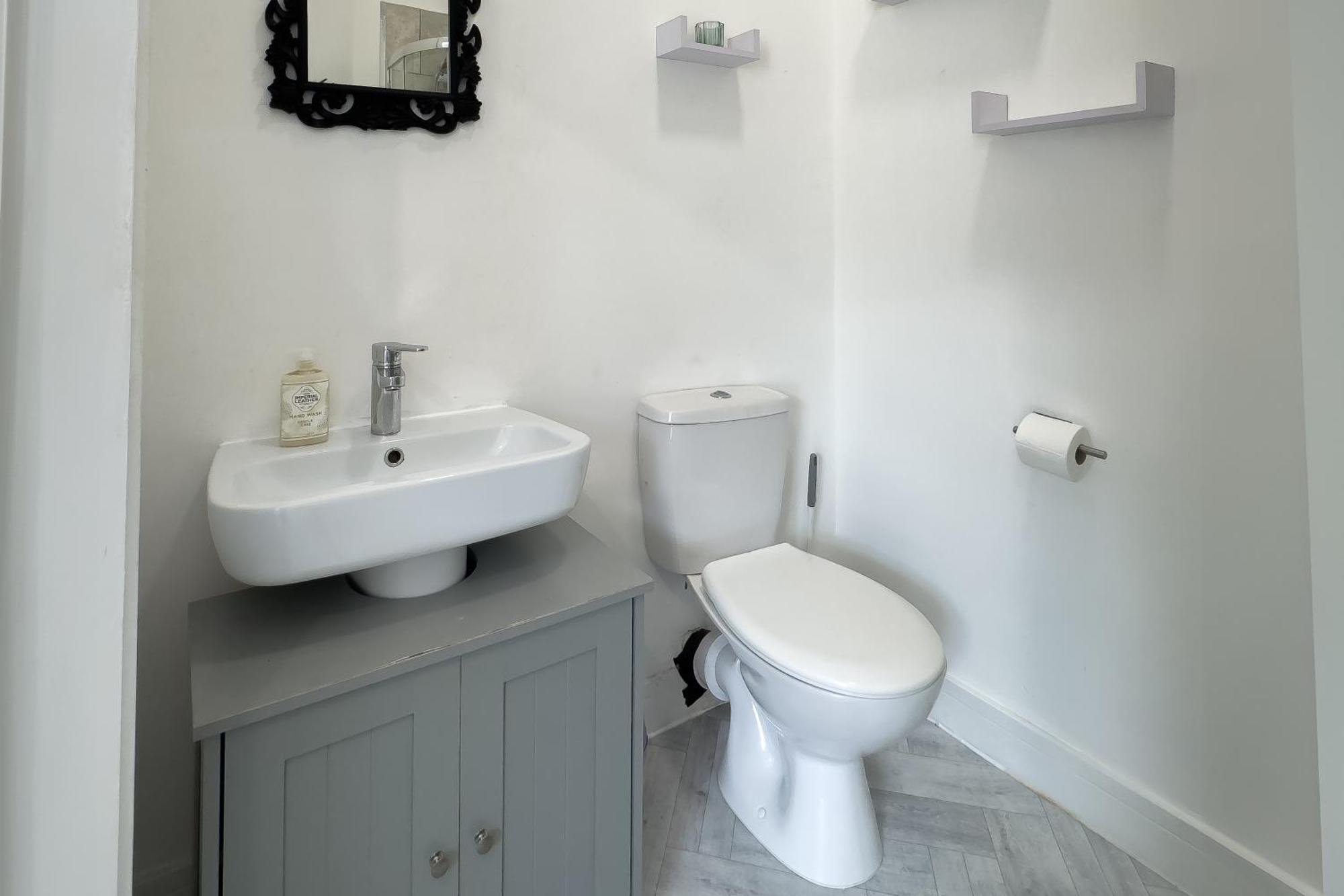 Holiday home Spacious 4 Double Bedrooms & 4 En-suite Bathroom Liverpool