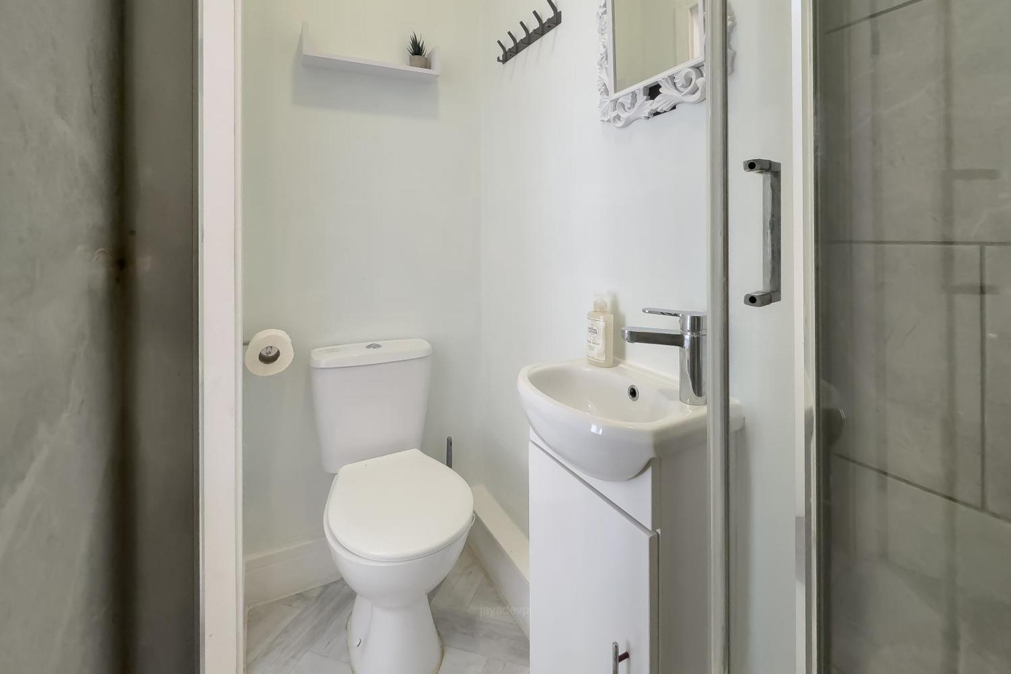 Spacious 4 Double Bedrooms & 4 En-suite Bathroom * Liverpool