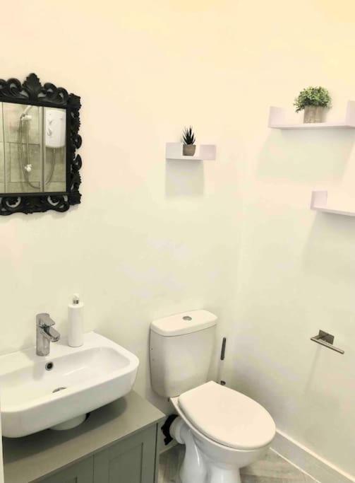 Holiday home Spacious 4 Double Bedrooms & 4 En-suite Bathroom