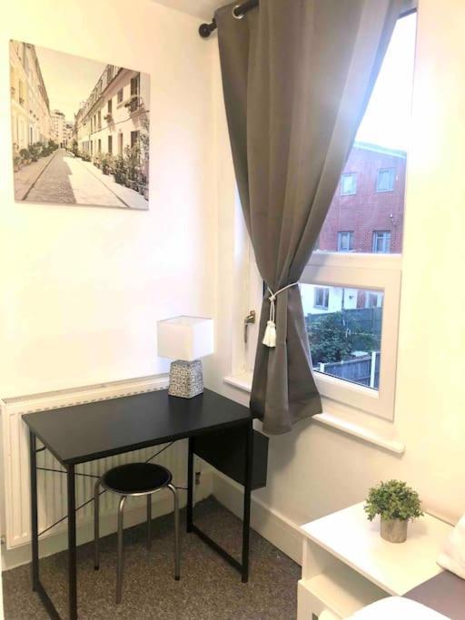 Spacious 4 Double Bedrooms & 4 En-suite Bathroom Holiday home Liverpool