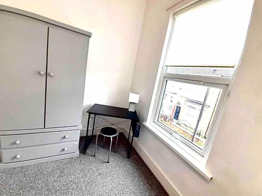 Spacious 4 Double Bedrooms & 4 En-suite Bathroom * Liverpool