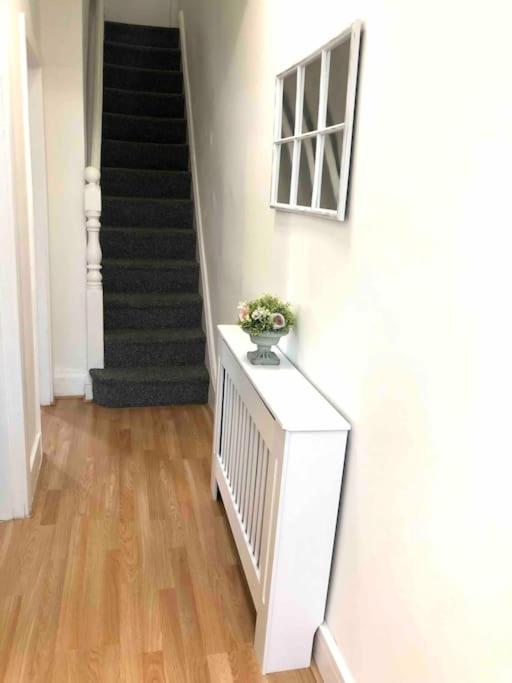 Holiday home Spacious 4 Double Bedrooms & 4 En-suite Bathroom *