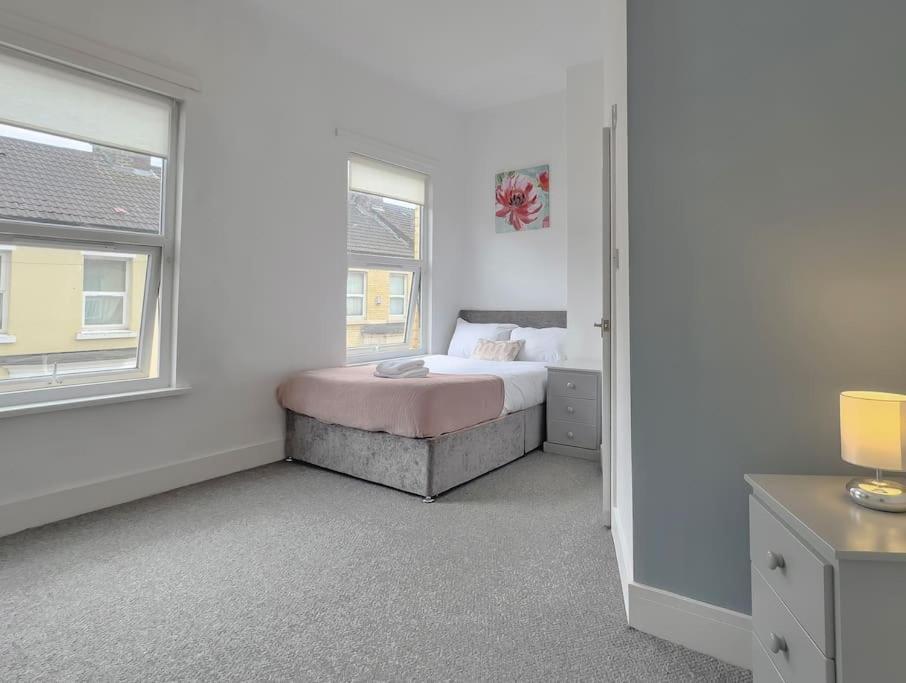 Spacious 4 Double Bedrooms & 4 En-suite Bathroom