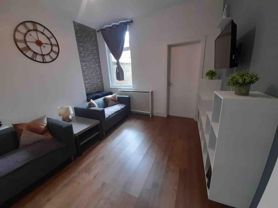 Spacious 4 Double Bedrooms & 4 En-suite Bathroom Holiday home