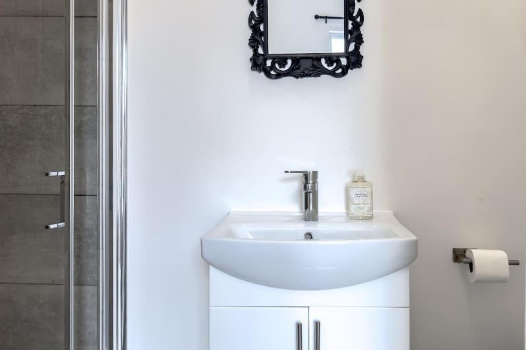 Spacious 4 Double Bedrooms & 4 En-suite Bathroom * Liverpool