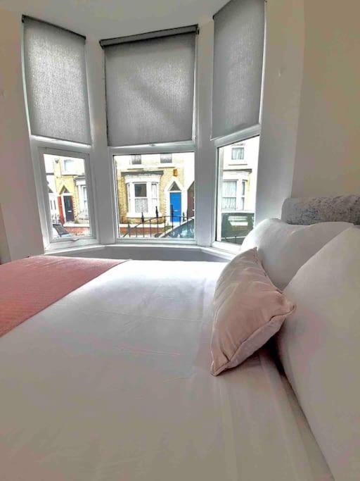 Spacious 4 Double Bedrooms & 4 En-suite Bathroom * Liverpool