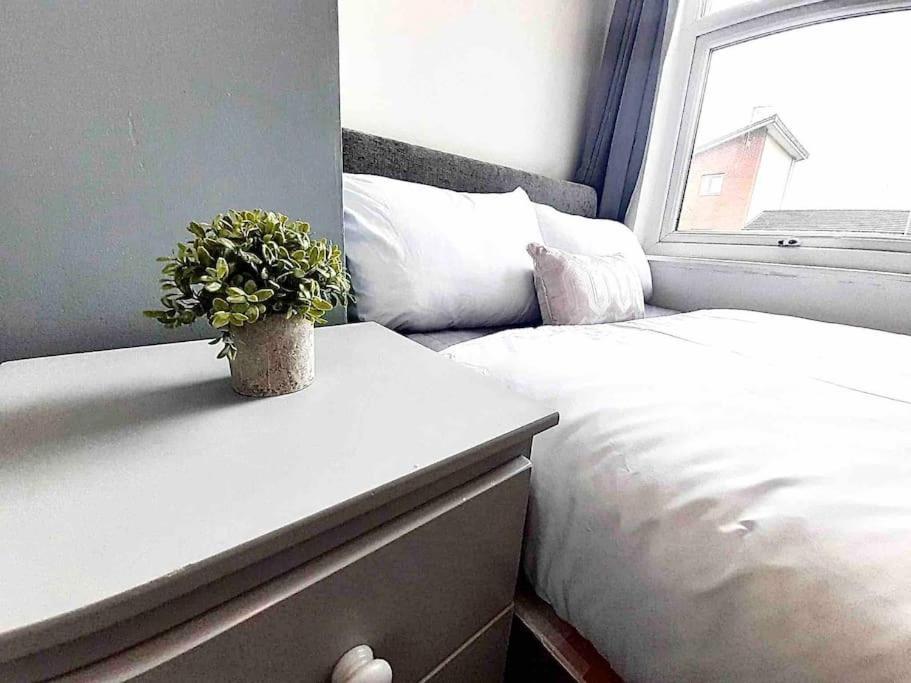 Holiday home Spacious 4 Double Bedrooms & 4 En-suite Bathroom Liverpool