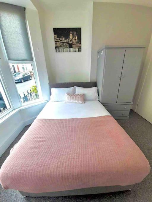 Spacious 4 Double Bedrooms & 4 En-suite Bathroom * Liverpool